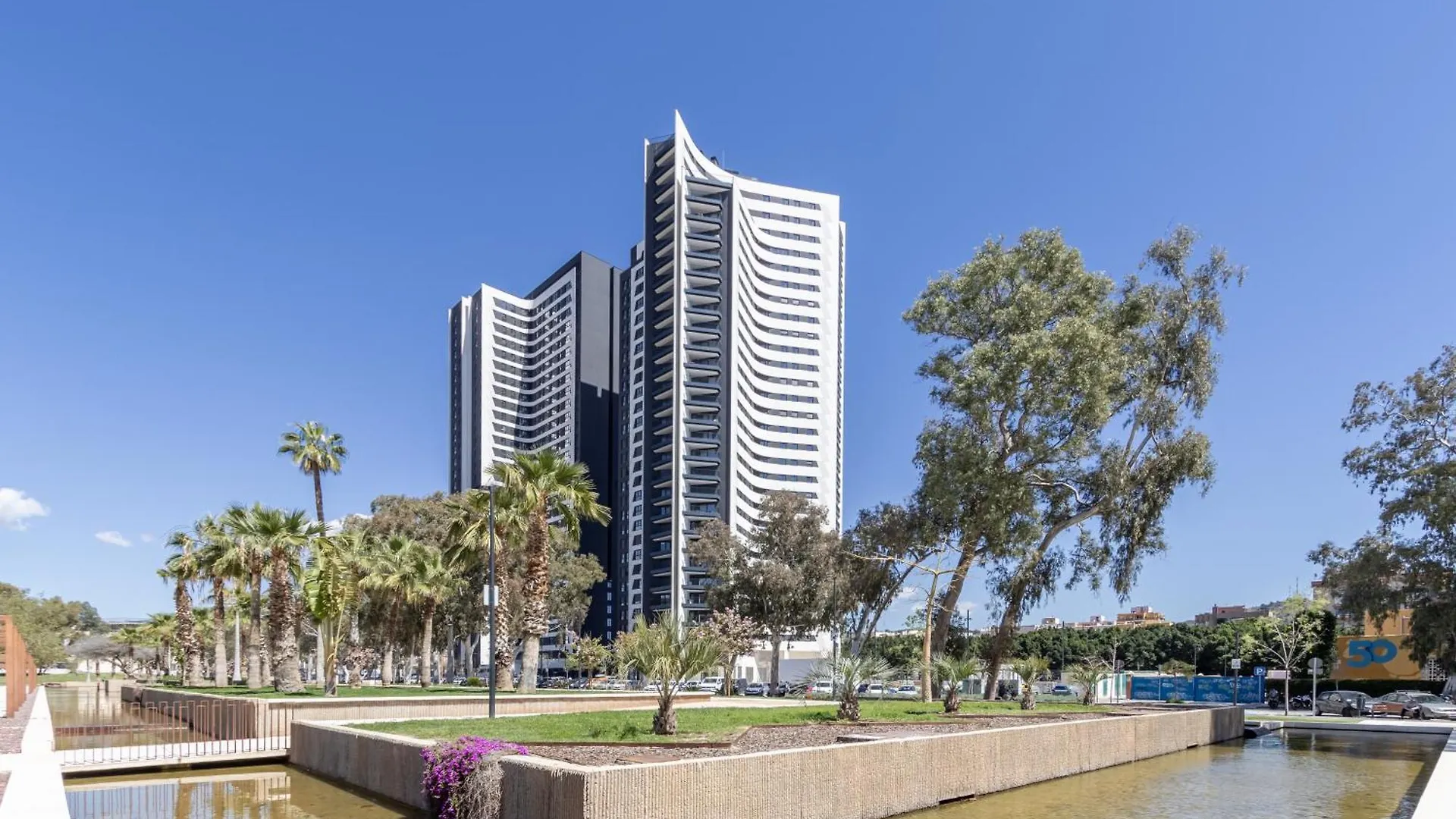 Malaga Skyline 6 Pool & Parking Free Apartment Spain