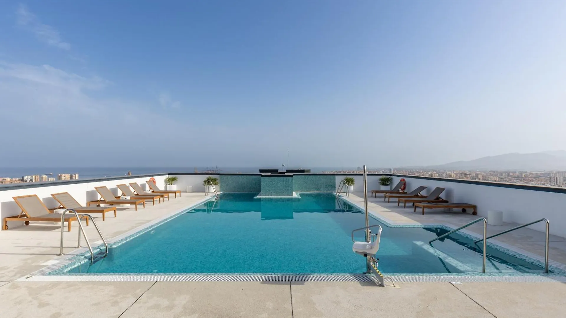 Malaga Skyline 6 Pool & Parking Free Apartment