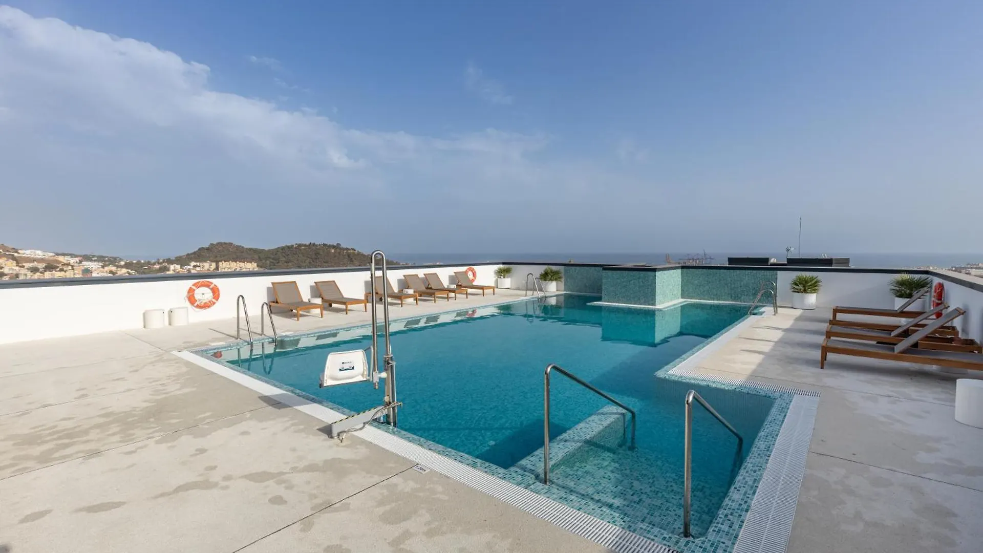 Malaga Skyline 6 Pool & Parking Free Apartment