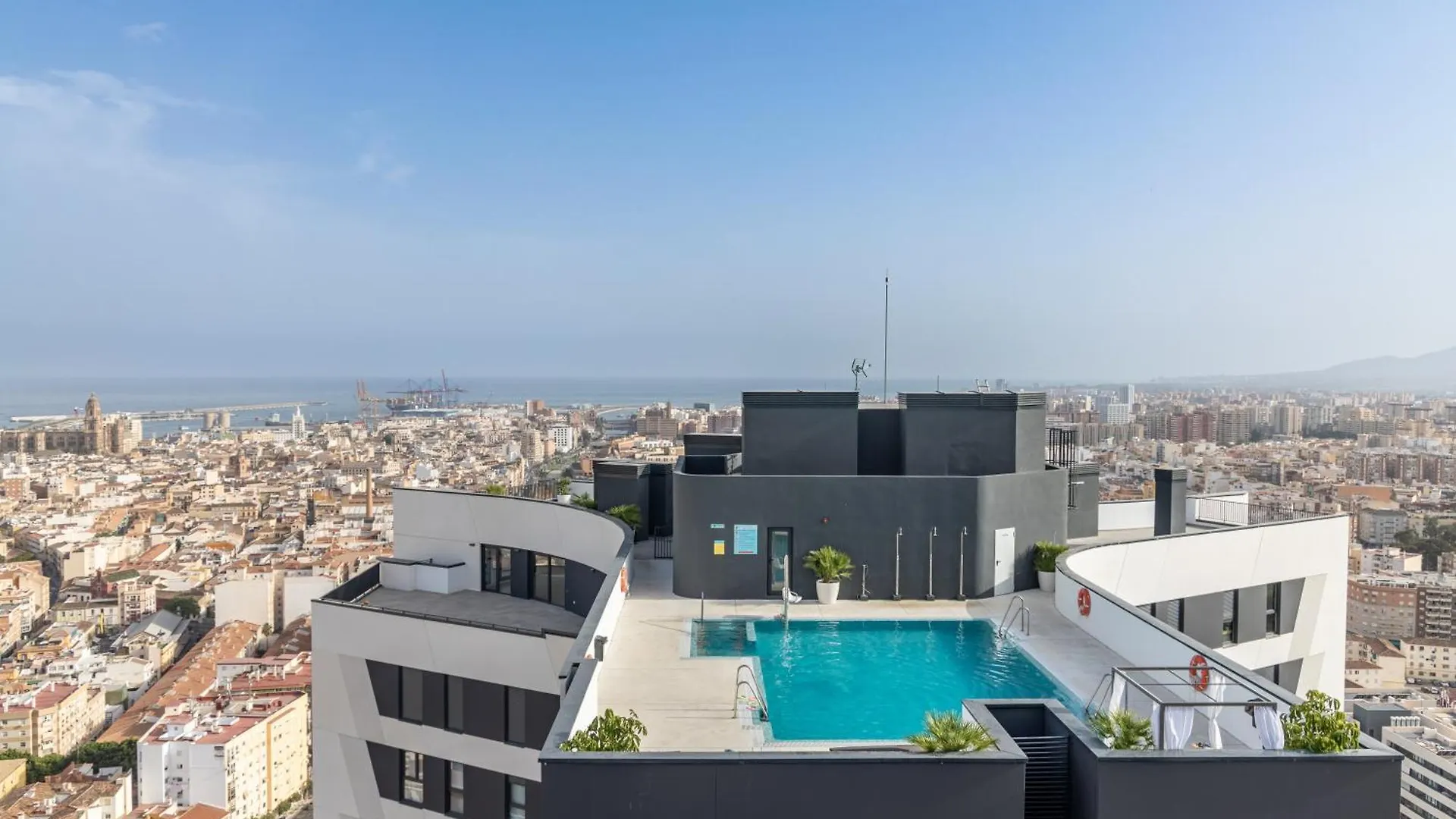 Malaga Skyline 6 Pool & Parking Free Apartment