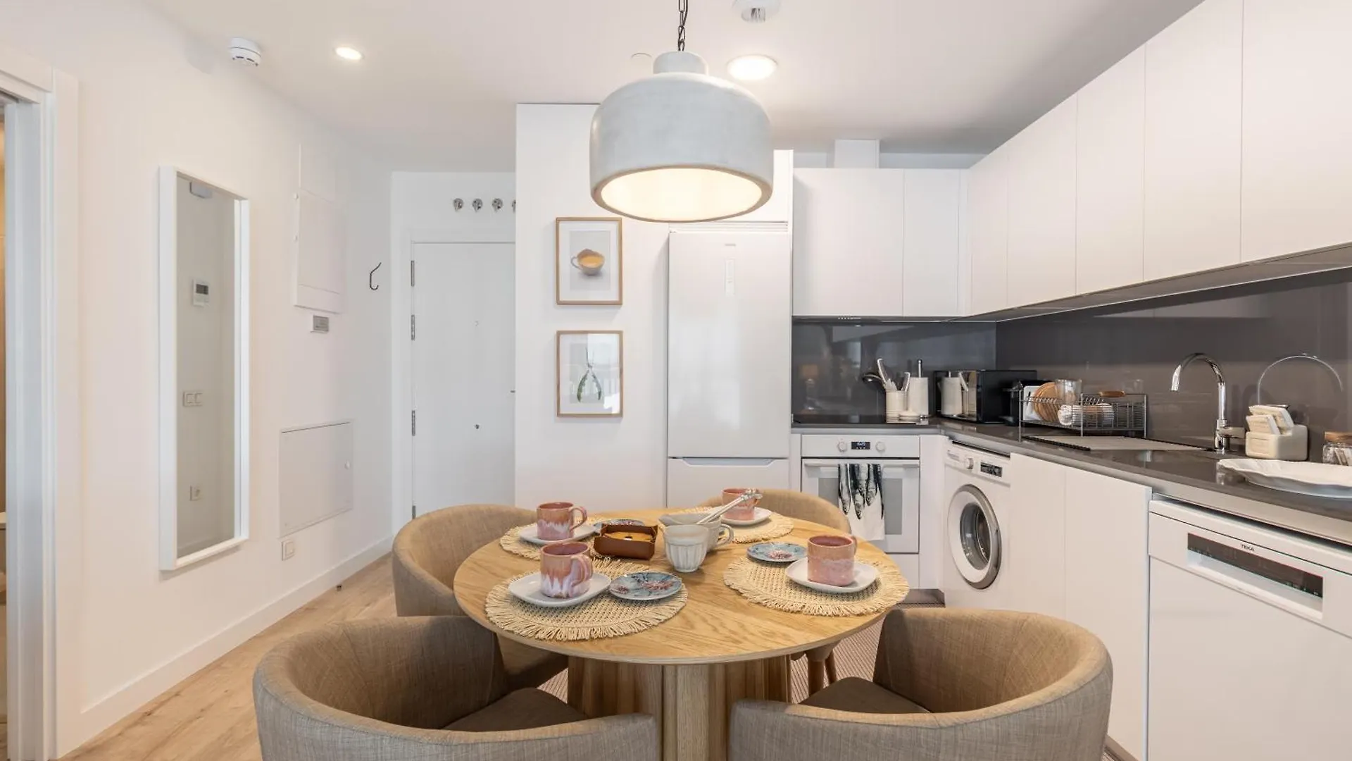Malaga Skyline 6 Pool & Parking Free Apartment