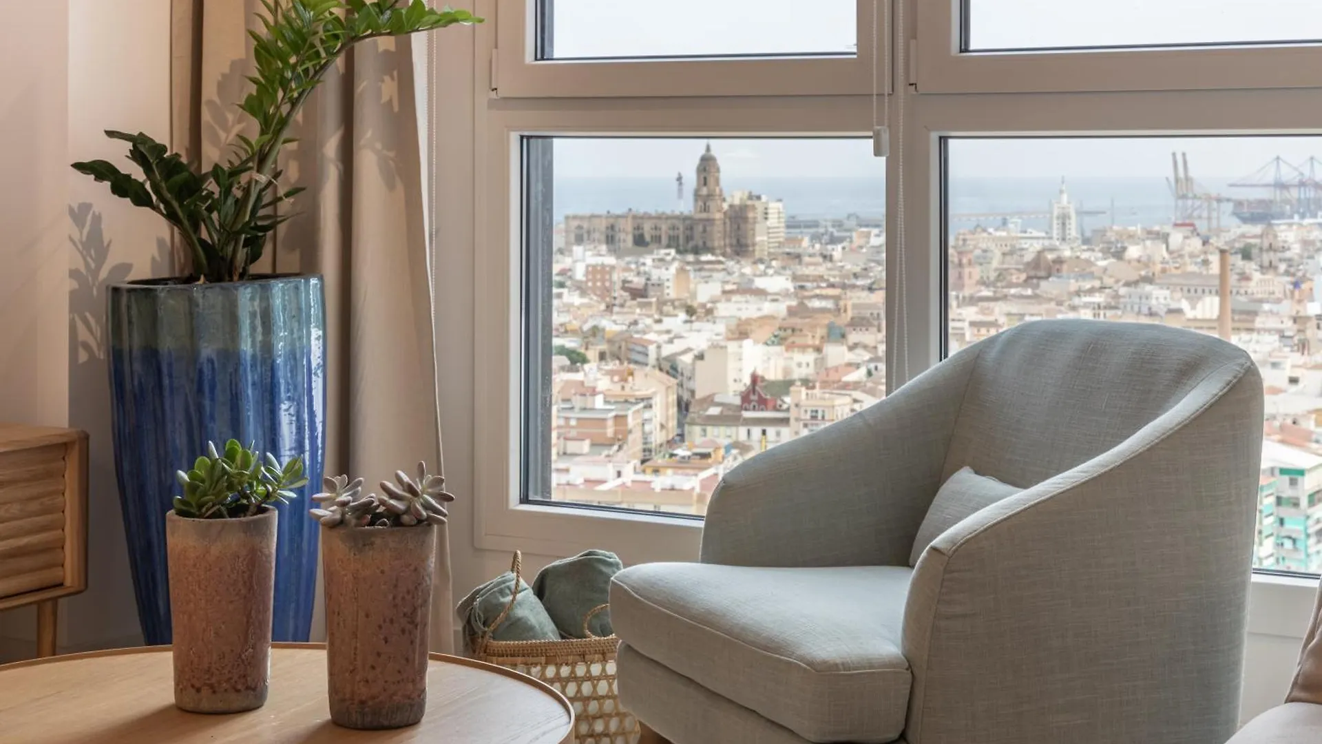 Malaga Skyline 6 Pool & Parking Free Apartment